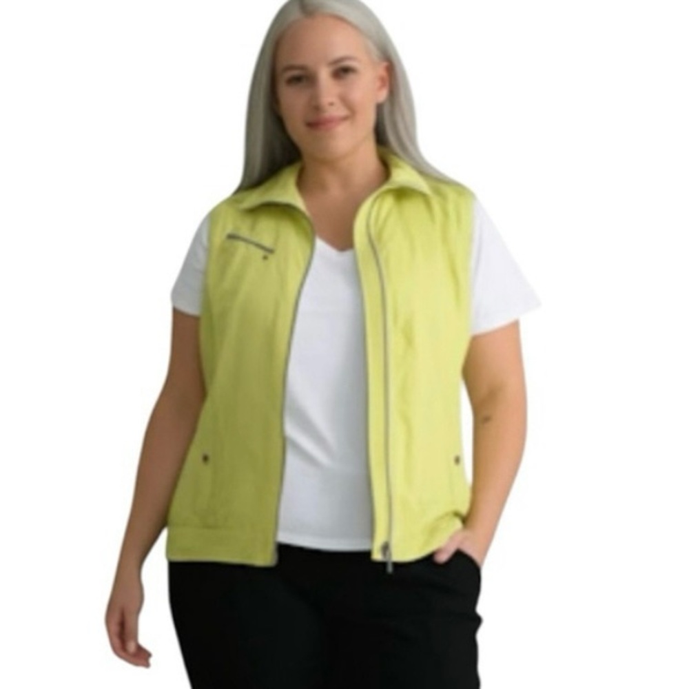 Chico's Zenergy Golf Chartreuse Lightweight Athletic Full Zip Vest with Collar